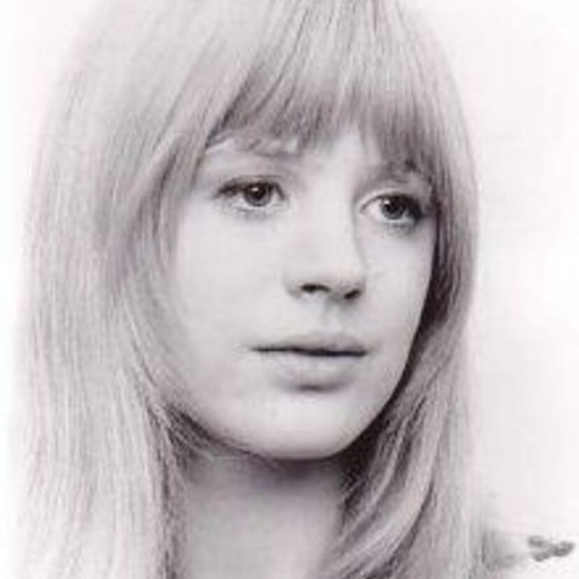 マリアンヌ・フェイスフルは、破滅的な人生を送った最高のファム・ファタールである！