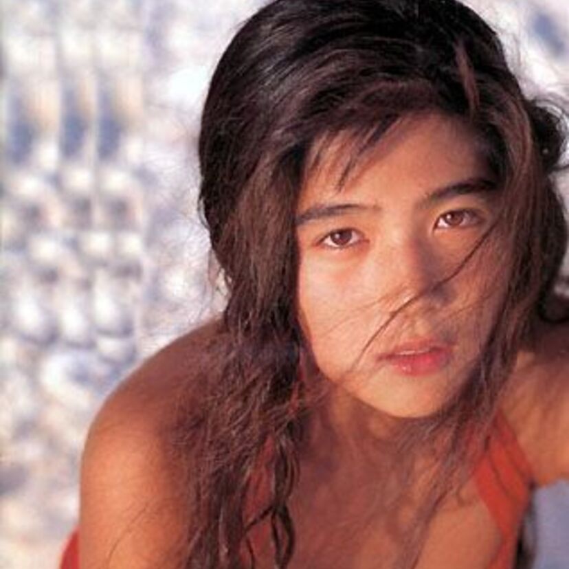 【飯島直子】人気深夜番組『DAISUKI!』のレギュラーなのに、全裸になった問題作をヌード画像と共に振り返る。