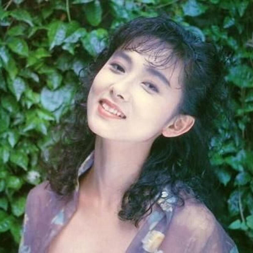 その美貌ゆえか、80年代に“魔性の女”の称号を手に入れた斉藤慶子。これだけ綺麗ならそれも当然？！