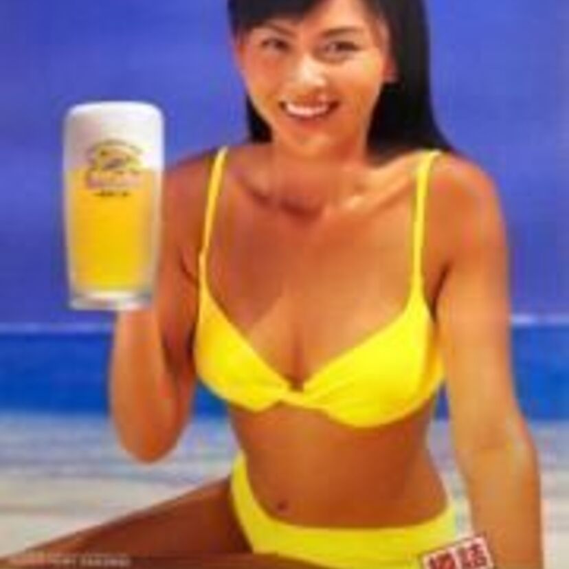 夏の風物詩と言っても過言でない！！『水着美女のビールのポスター』何故消えた！？