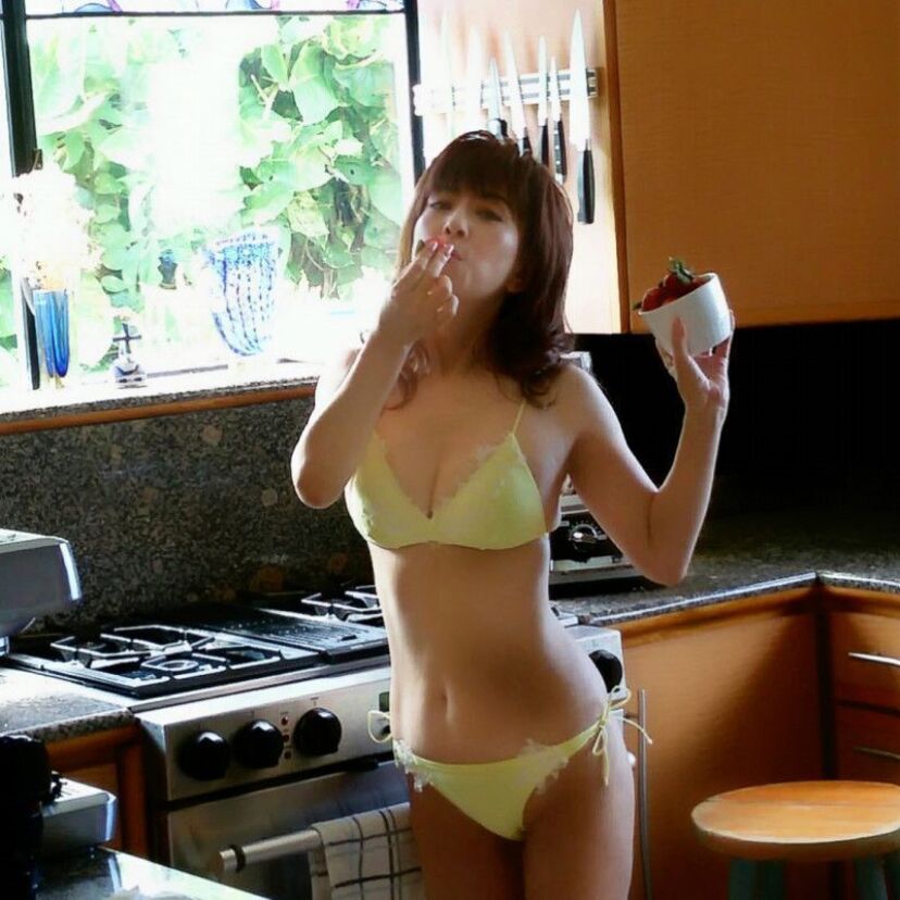 大場久美子（58）がナイスバディ過ぎるビキニ姿を披露！還暦前にはとても見えないと話題に！！