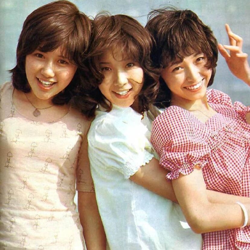 1970年代に活躍したキャンディーズ（伊藤蘭・田中好子・藤村美樹）。一世を風靡した売れっ子3人組アイドル。