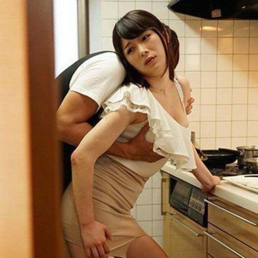 こんなところにも昭和レトロブームの波が！？セクシービデオの撮影現場にあの「ナショナル」製のガスコンロが写り込む！！