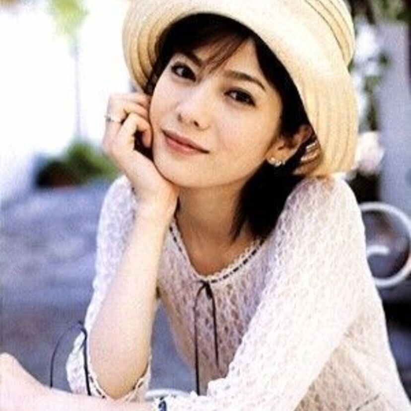 大石恵といえばニュースステーションのお天気お姉さん、いまは「L’Arc〜en〜Ciel」hydeの奥さん。