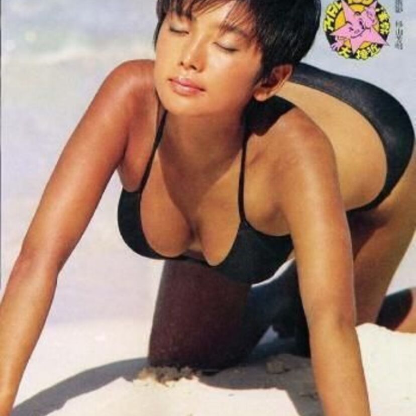 女優【麻生祐未】が魅せたキャンペーンガール時代の日焼けセクシー等々…