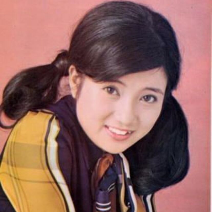 元祖アイドルの岡崎友紀さんと吉沢京子さんのまとめ。二人の代表的な出演作品、グラビア、ヌードなどの１９７０年から８０年の活動を振り返ります。