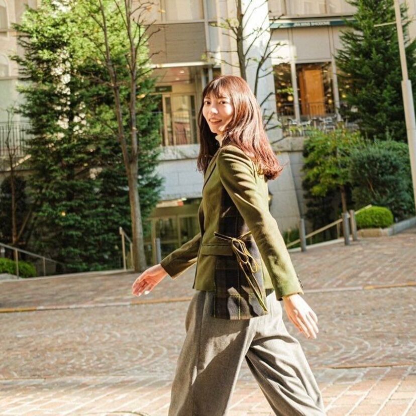 仲村トオルと鷲尾いさ子の娘・美緒（23）が最新9頭身ショットを披露！23歳当時の両親と徹底比較！！