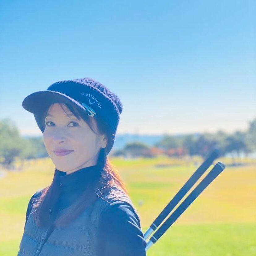 かとうれいこ（52）がゴルフ場でのアラフィフ“ナイスショット”を披露！90年代の“セクシーショット”も振り返る！！