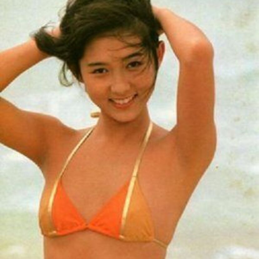 女子大生タレントの元祖的な斉藤慶子さんが凄く美人過ぎて当時一番のアイドルだと思っていたあの頃。その頃を思い出すグラビアまとめです