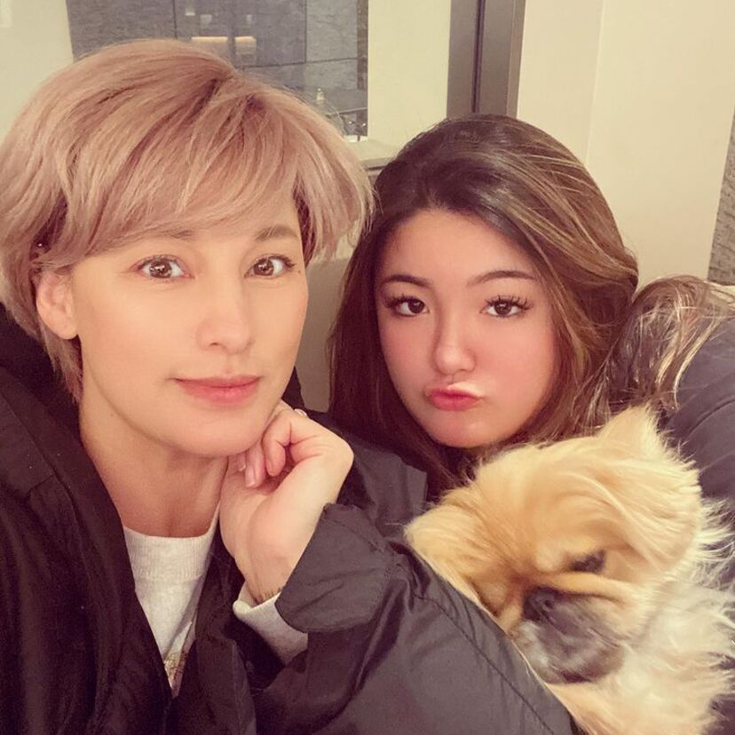 羽賀研二とのペアヌードも懐かしい！梅宮アンナ（49）が20歳となった愛娘との2ショットを披露！！