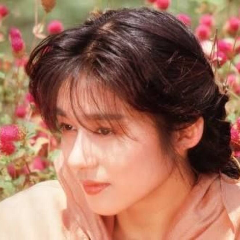 【青山知可子】推定Hカップの豊満バストで多くの男性ファンを魅了！美人女優としての活躍ぶりを少しエッチな目線で振り返る！