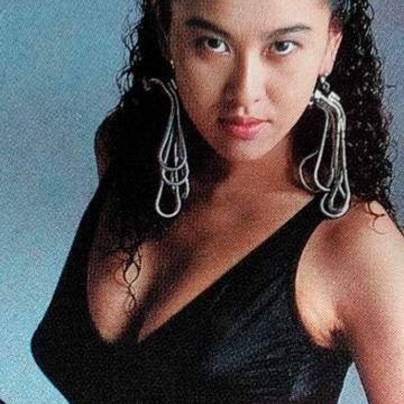 岡本夏生は若い頃からヘンだった。体を張った捨て身の生き様を見よ