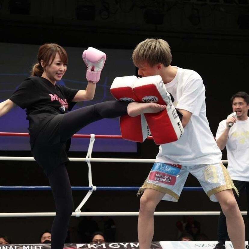 渡辺美奈代（54）がK-1アマチュア大会で次男・矢島名月（20）との“親子ミット打ち”を披露！！