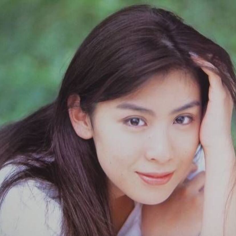 【90’sアイドル】グラドルとして活躍した雛形あきこの歌手活動とグラビア画像特集！