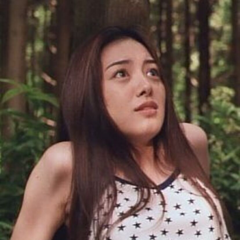 人気女優の死体役も務めた無名時代。プロ根性がやはり違います。