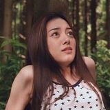 人気女優の死体役も務めた無名時代。プロ根性がやはり違います。